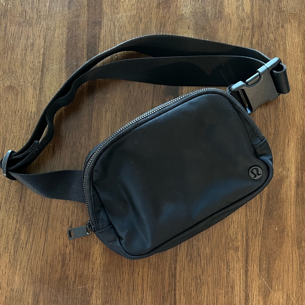 Lululemon Everywhere Belt Bag 2021
